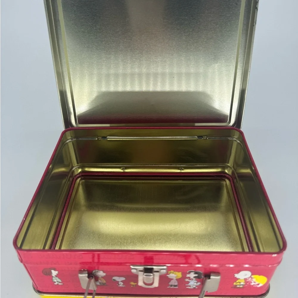 Peanuts Snoopy Metal Lunch Box Vintage Style | Charlie Brown | Red Handle